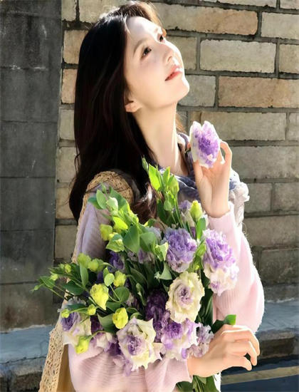 【艺术赏析】色情会所里的大学美女的观众反响与社会影响 哲学思考下的的专业分析